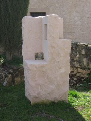 Escultura elaborada con un bloque de Piedra Rosa Sepúlveda.