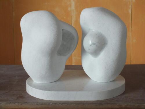 Reproducción de escultura de Pablo Serrano. Mármol de Carrara.