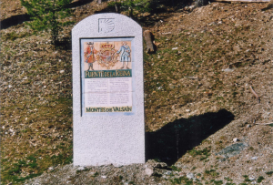 Mural informativo en el Camino de Santiago a su paso por Segovia. Granito gris.