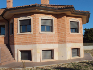 Trabajos en Piedra Rosa Sepúlveda. Vivienda unifamiliar en Fuente el Saz de Jarama (Madrid).