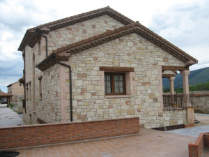Trabajos en Piedra Rosa Sepúlveda. Vivienda unifamiliar en Arcones (Segovia).