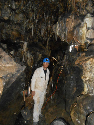 Trabajo especial en la cueva de los Enebralejos en Prádena.